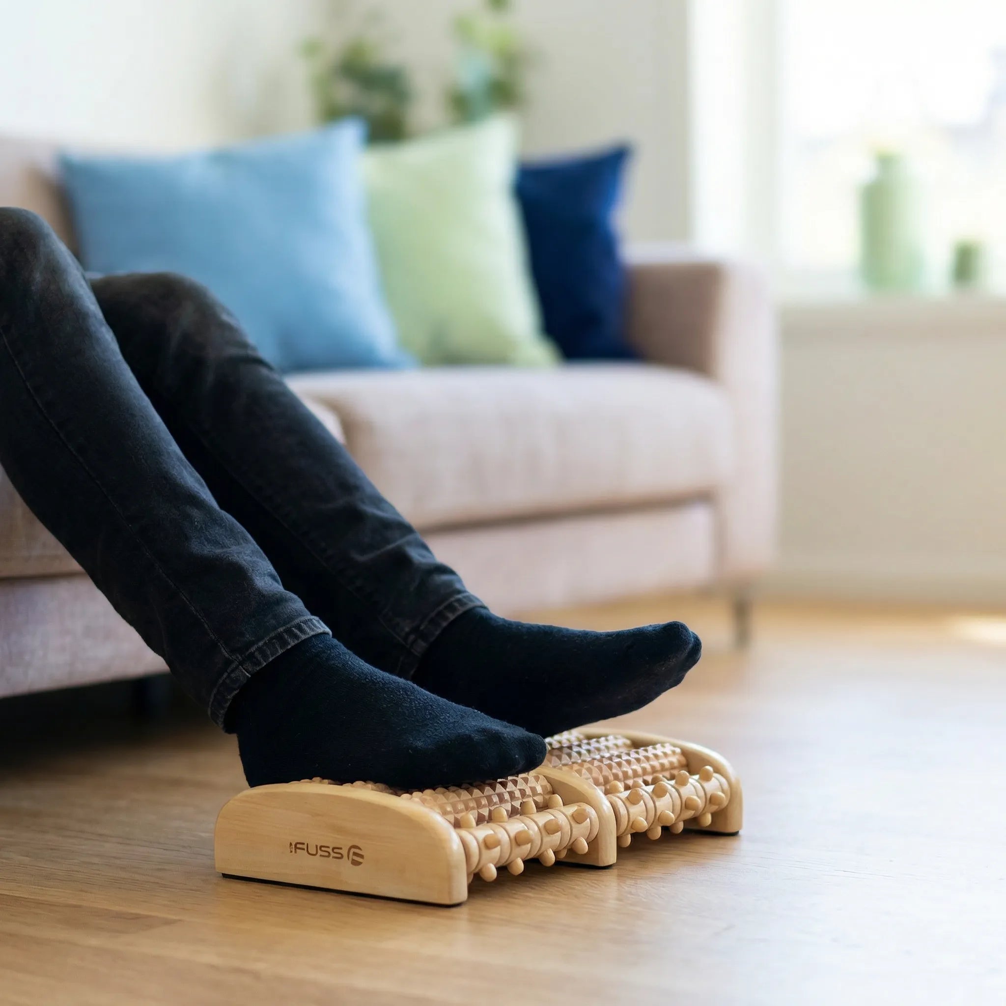 Rollaxer - Fußmassageroller aus Holz zur Fußreflexzonenmassage